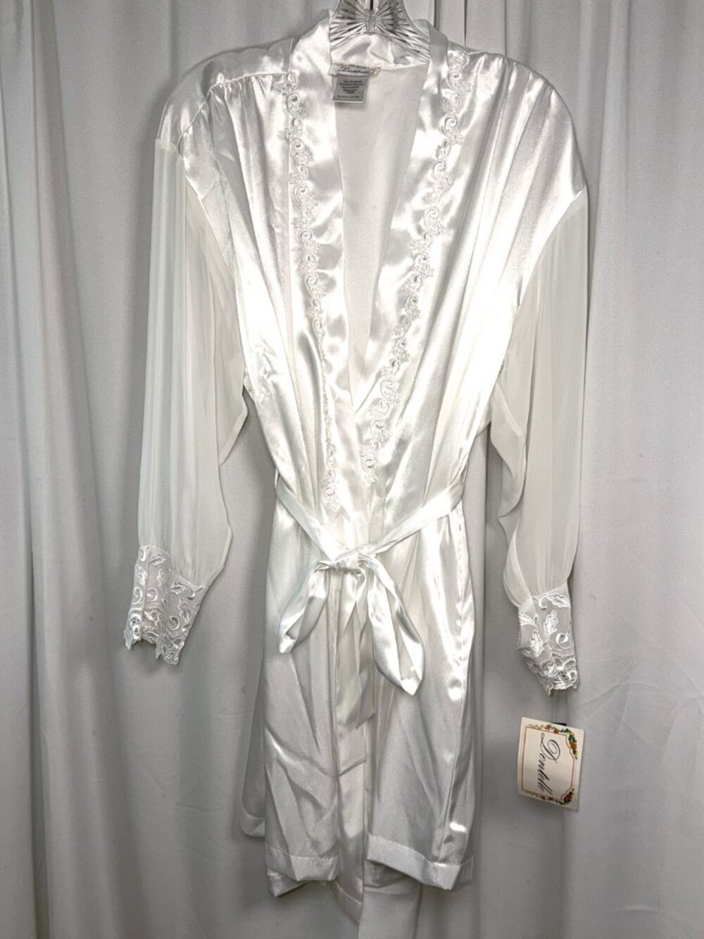 NWT Vintage Women's Dentelle White Satin Robe w/Lace Detailing, Size Large
